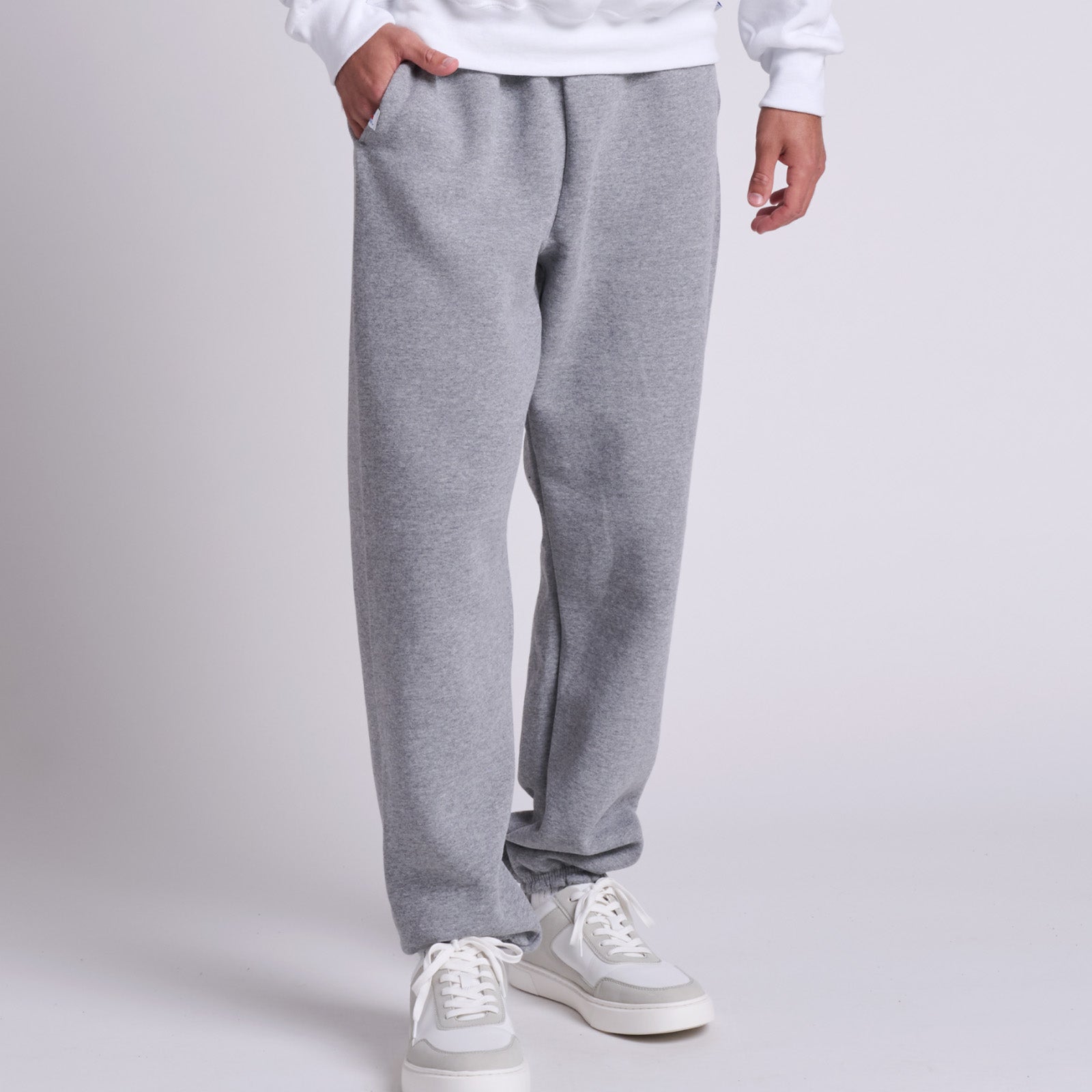 Russell Athletic DRI-POWER adult Oxford grey closed-bottom sweatpants with pockets.